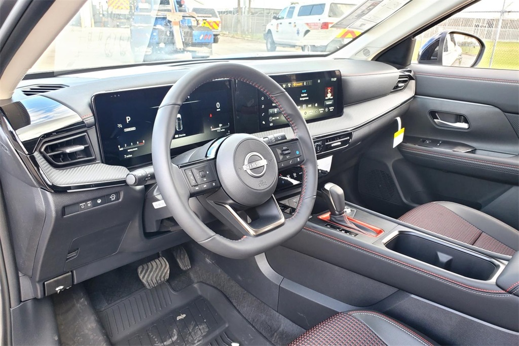 2025 Nissan Kicks SR photo 4