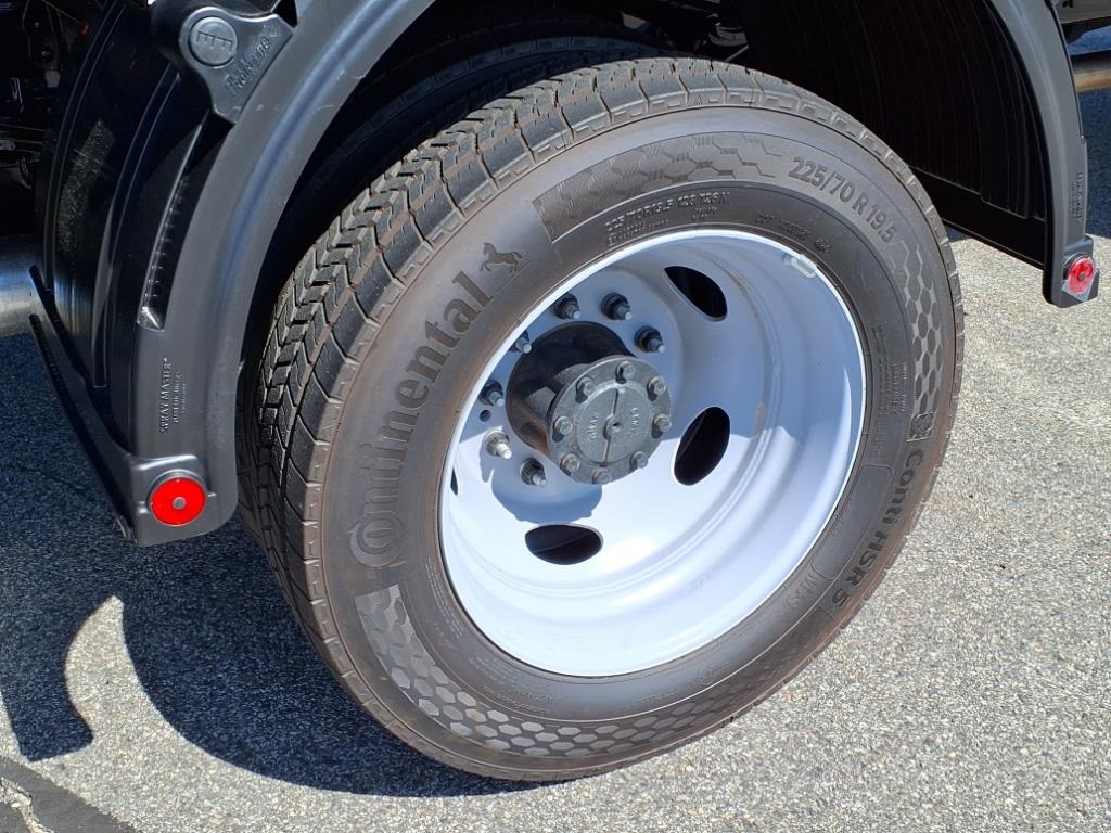 2025 Ford F-550 XL photo 3