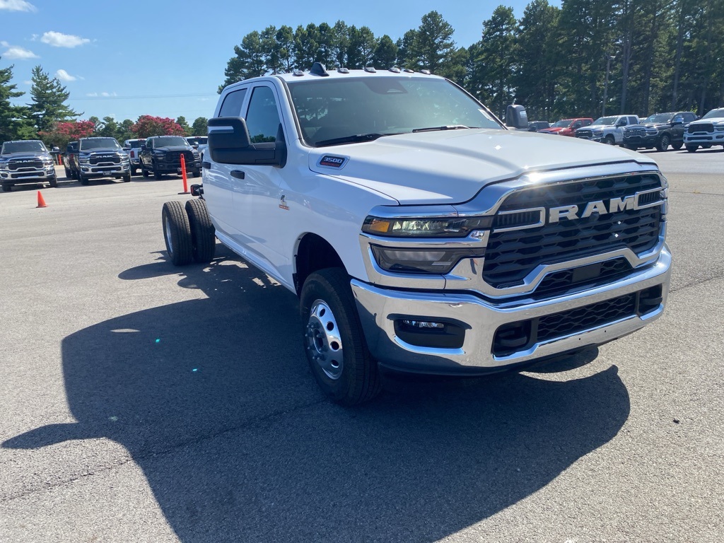 2025 Ram 3500 Tradesman photo 3