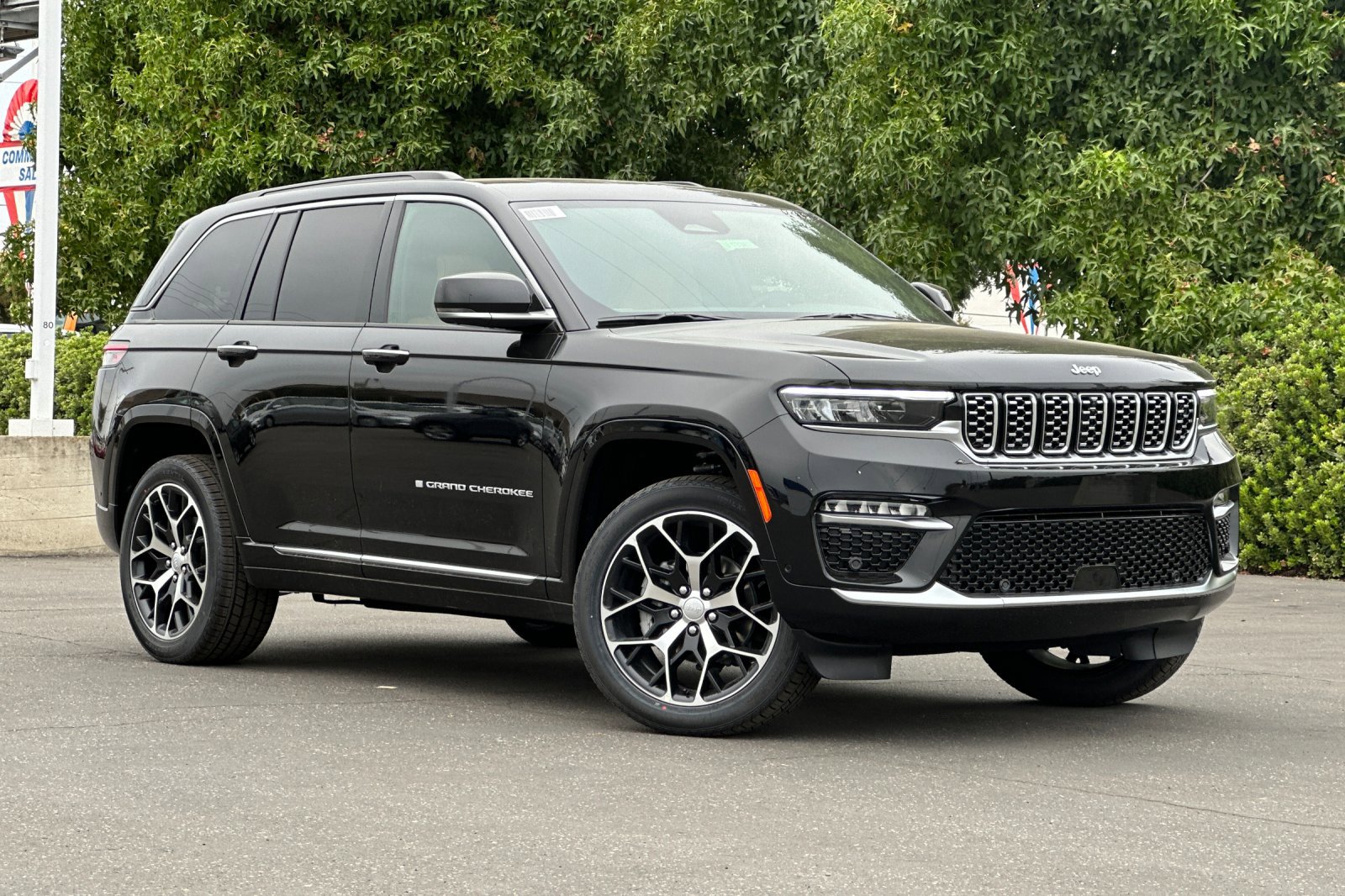 2025 Jeep Grand Cherokee Summit Reserve photo 2