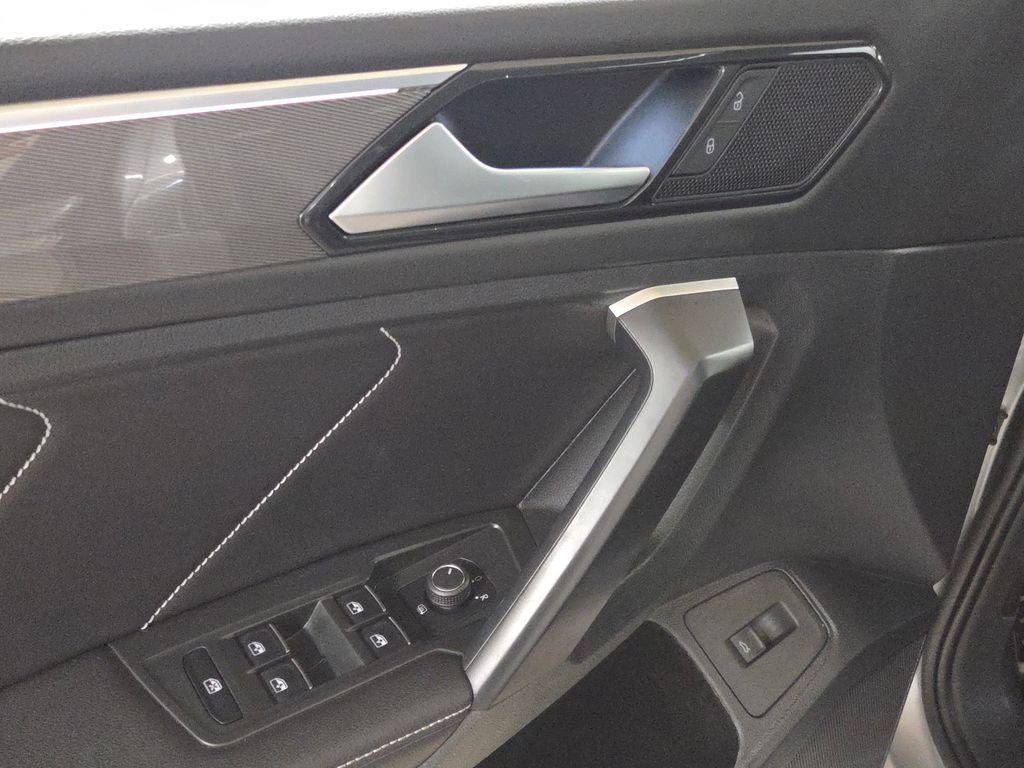 2024 Volkswagen Tiguan SE R-Line Black photo 25