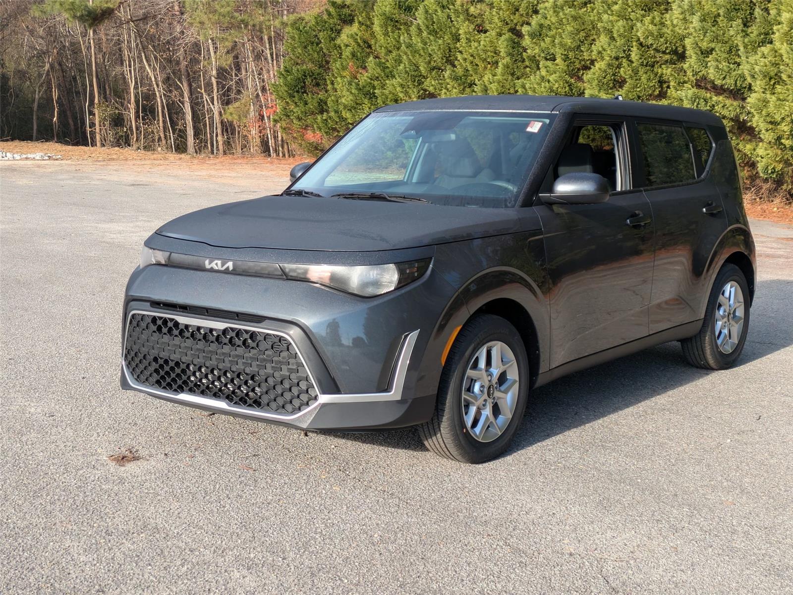 2025 Kia Soul LX's photo