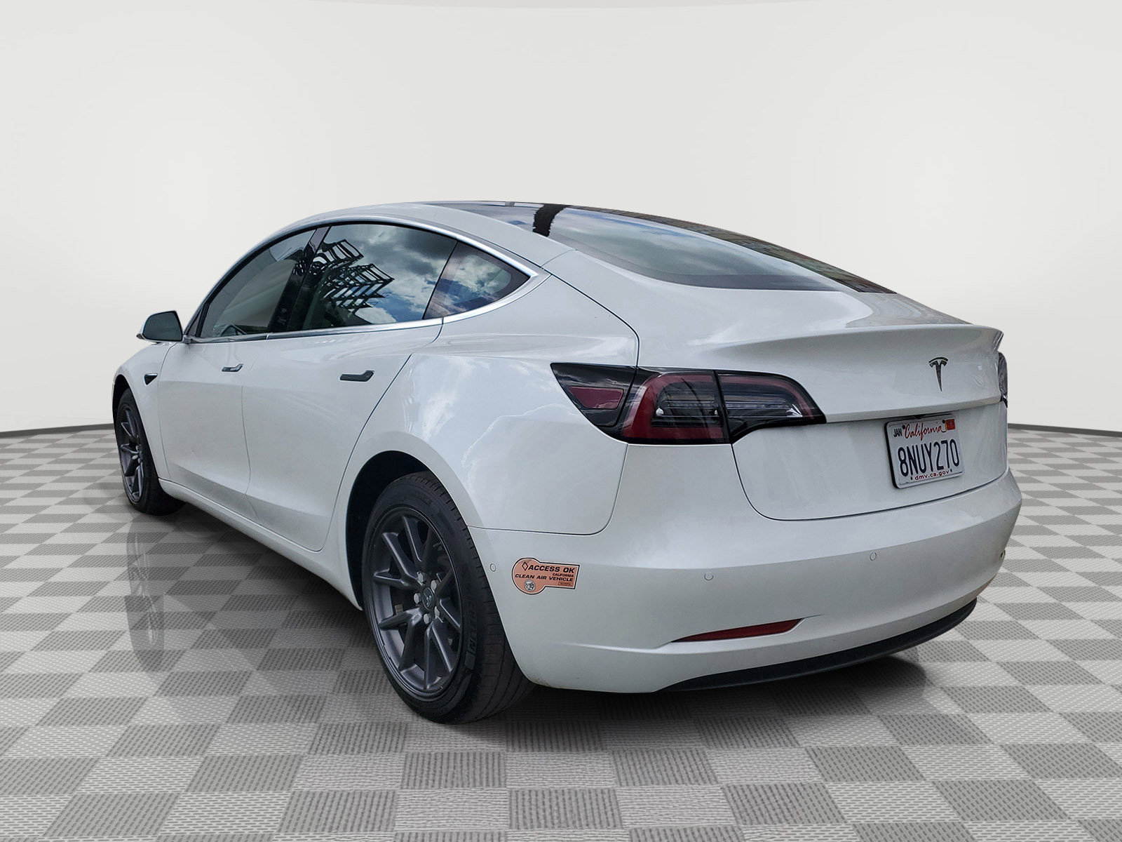 2020 Tesla Model 3 Standard Range Plus photo 4