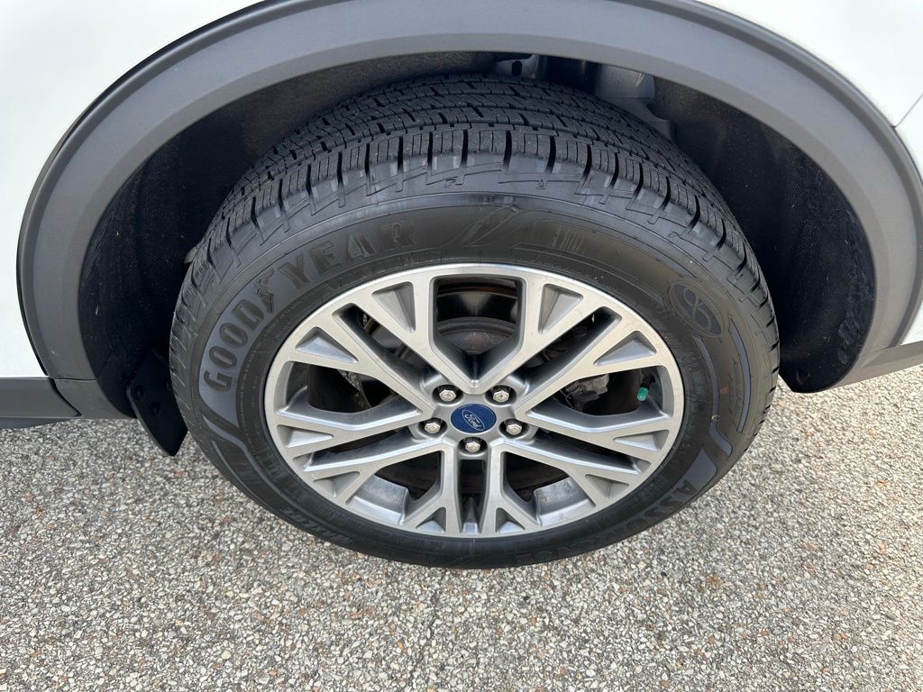 2022 Ford Escape SEL photo 6