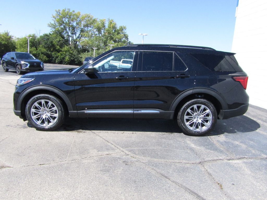 2025 Ford Explorer photo 2