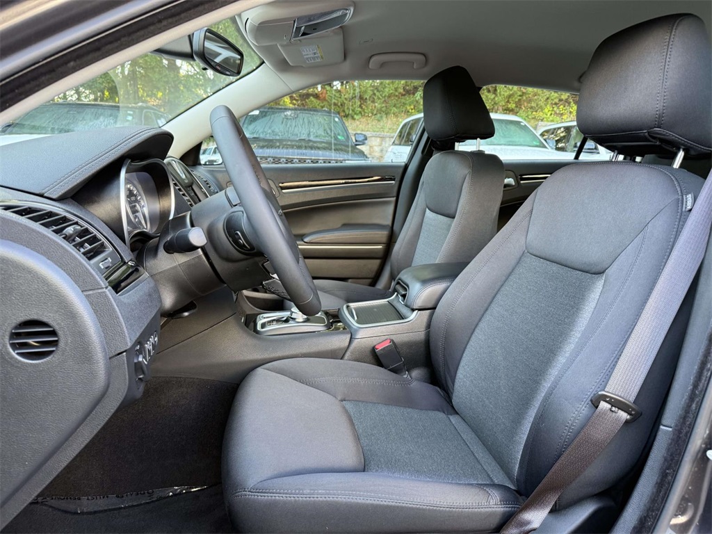 2023 Chrysler 300 Touring photo 13