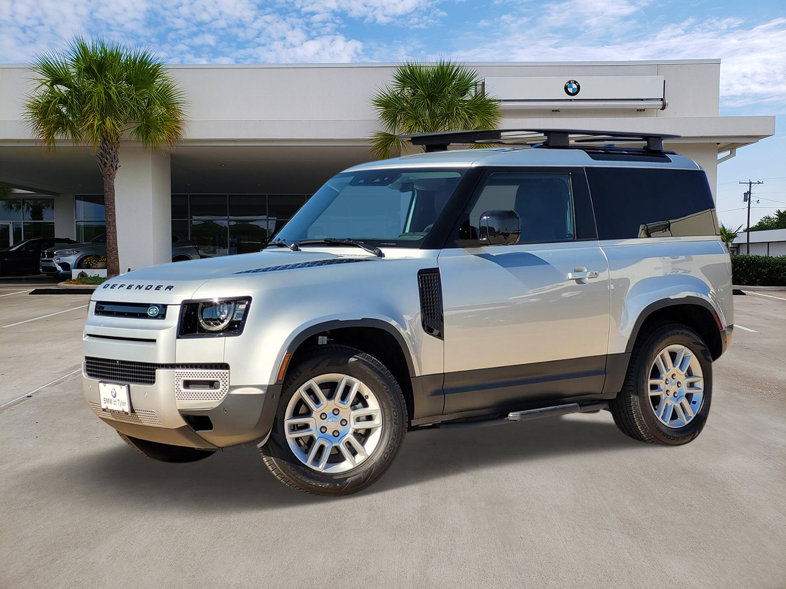 2024 Land Rover Defender S's photo