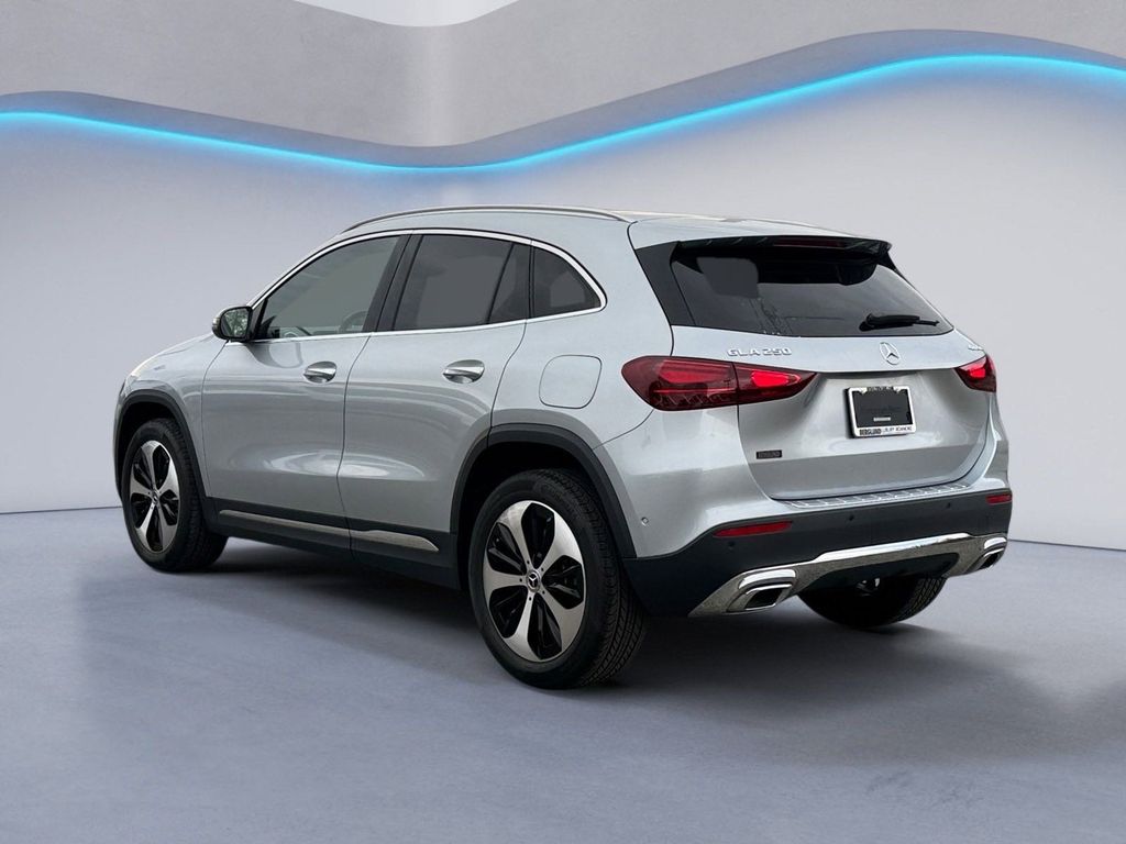 2025 Mercedes Benz GLA 250 4MATIC photo 3