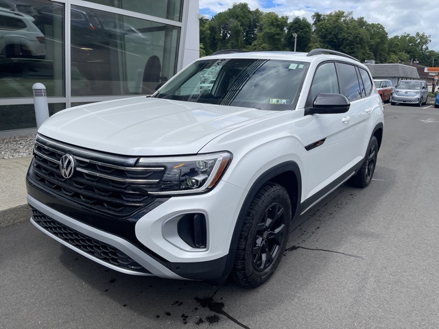 2024 Volkswagen Atlas Peak Edition SEL photo 2