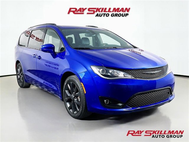 2020 Chrysler Pacifica Touring L's photo