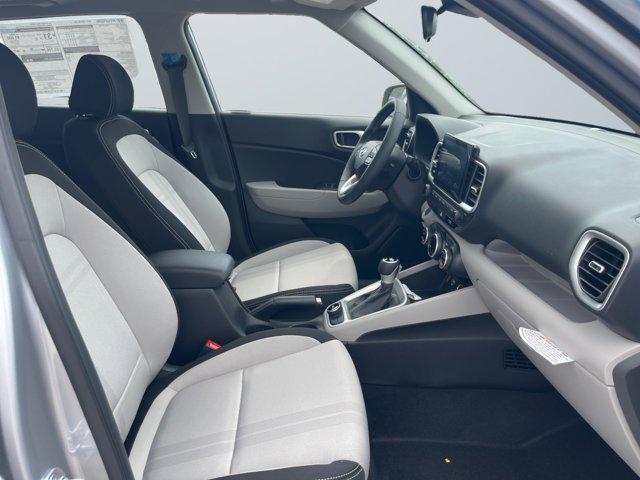 2025 Hyundai Venue SEL photo 16
