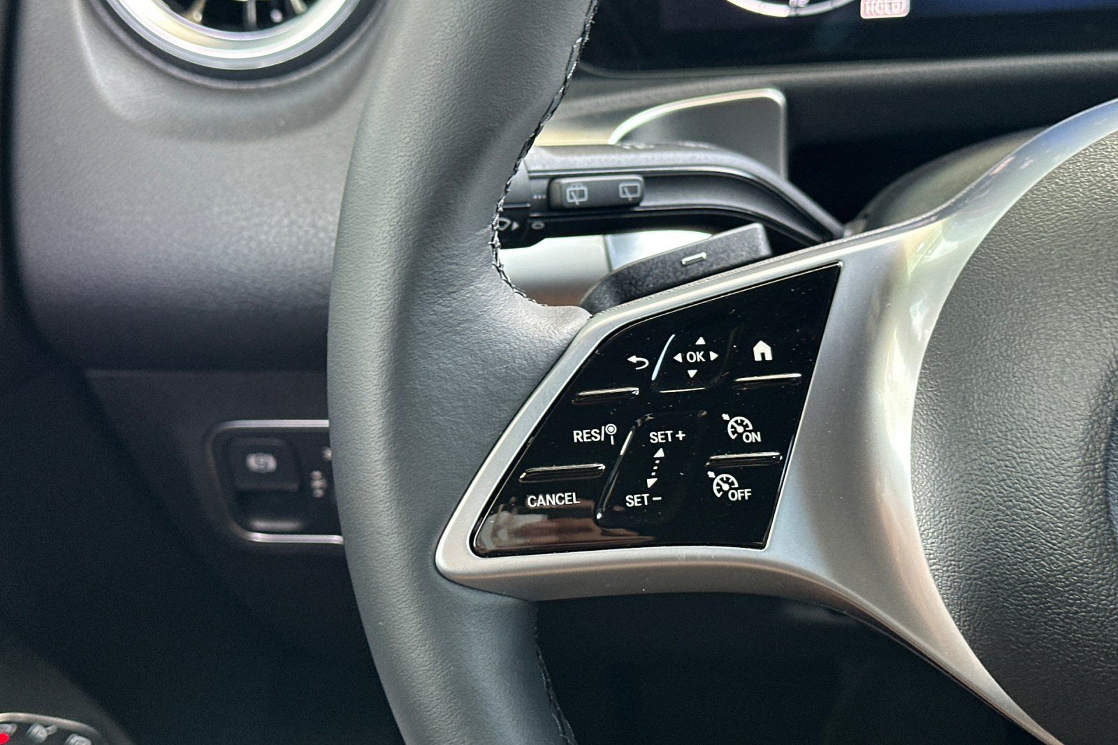 2025 Mercedes Benz GLB 250 photo 20