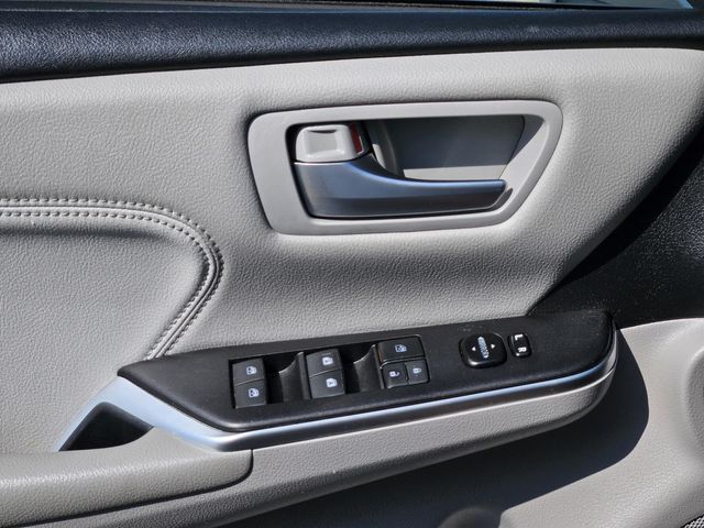 2017 Toyota Camry XLE photo 27