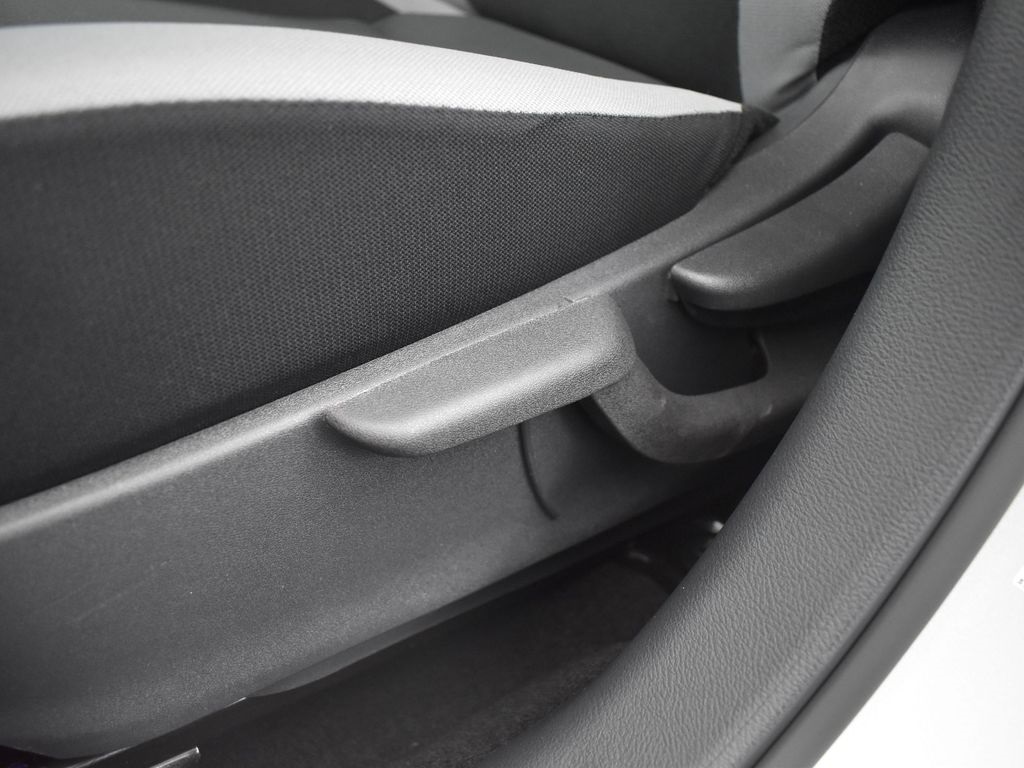 2025 Nissan Versa 1.6 S photo 27
