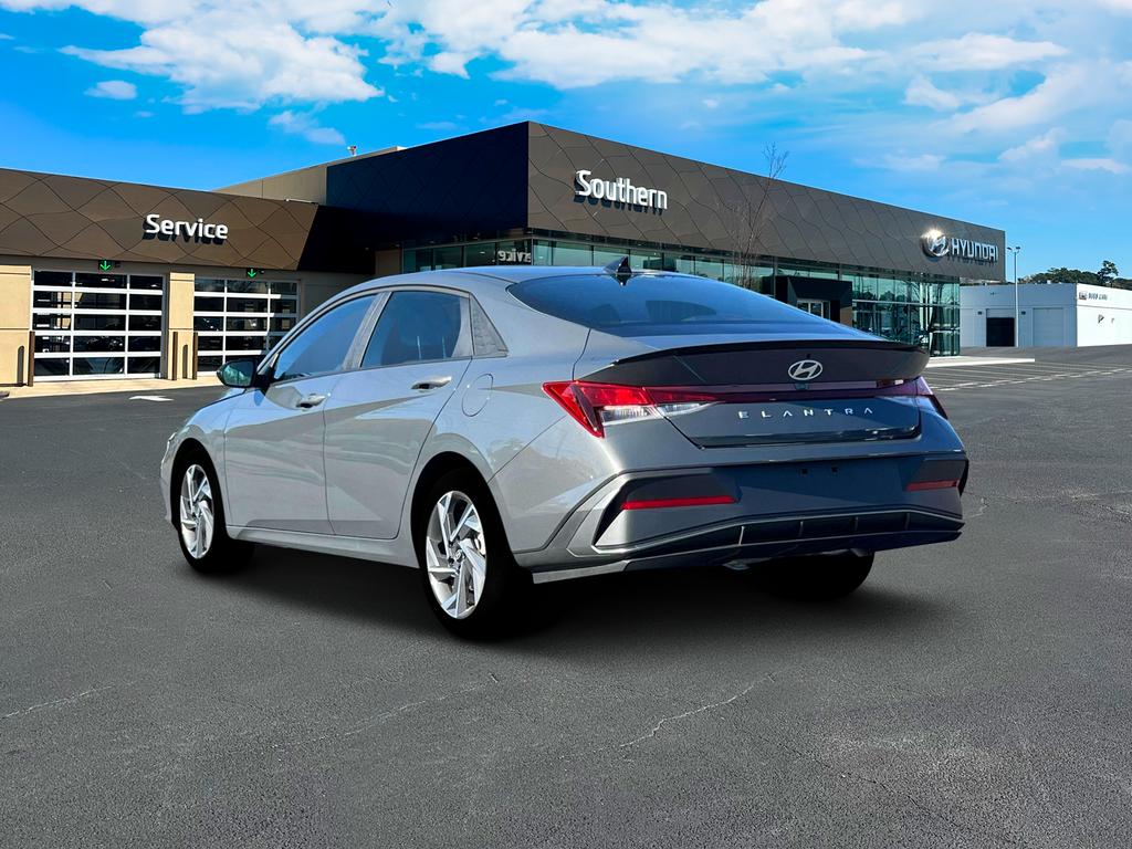 2025 Hyundai Elantra SEL Sport photo 4