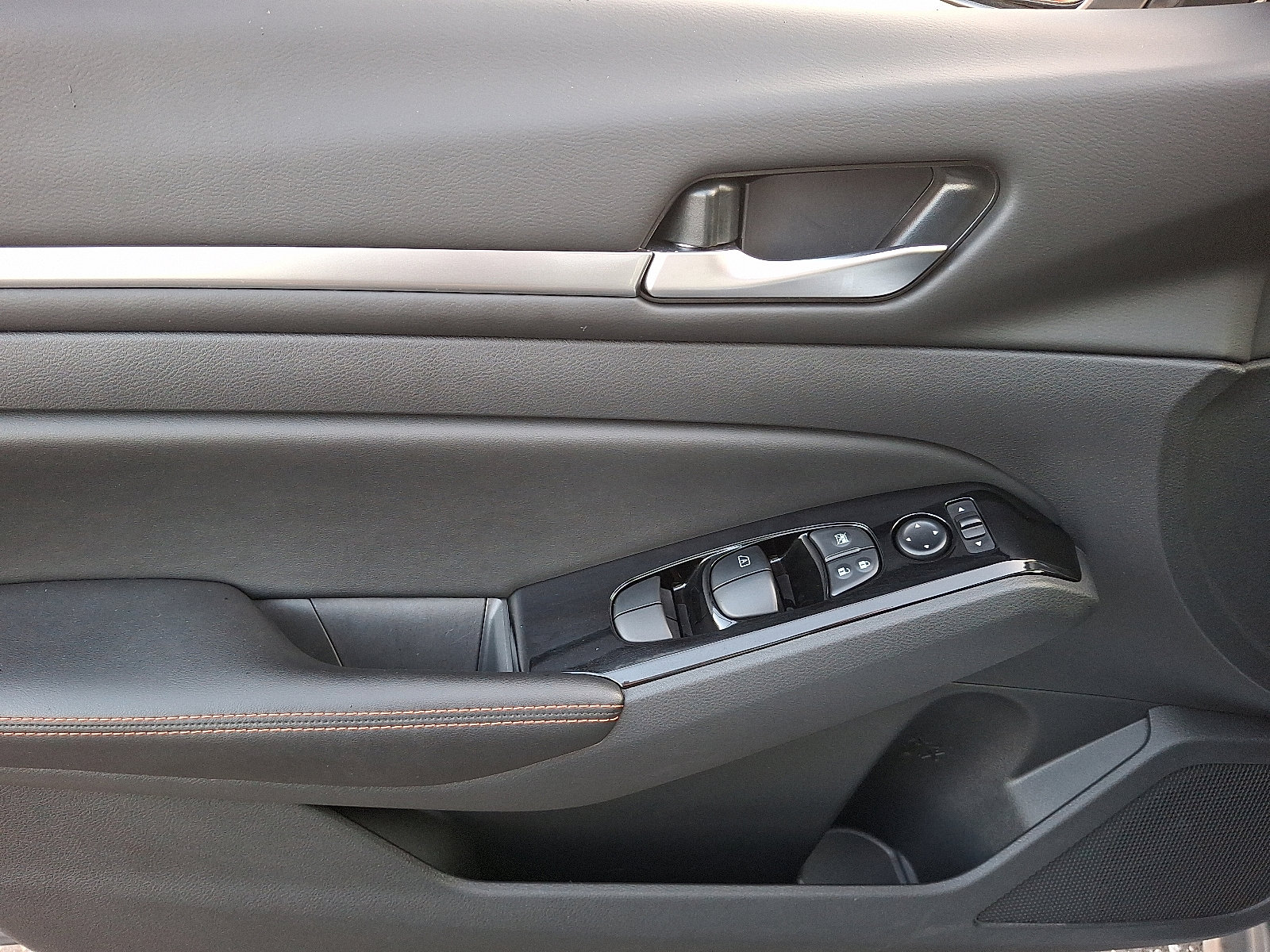 2024 Nissan Altima 2.5 SR photo 9