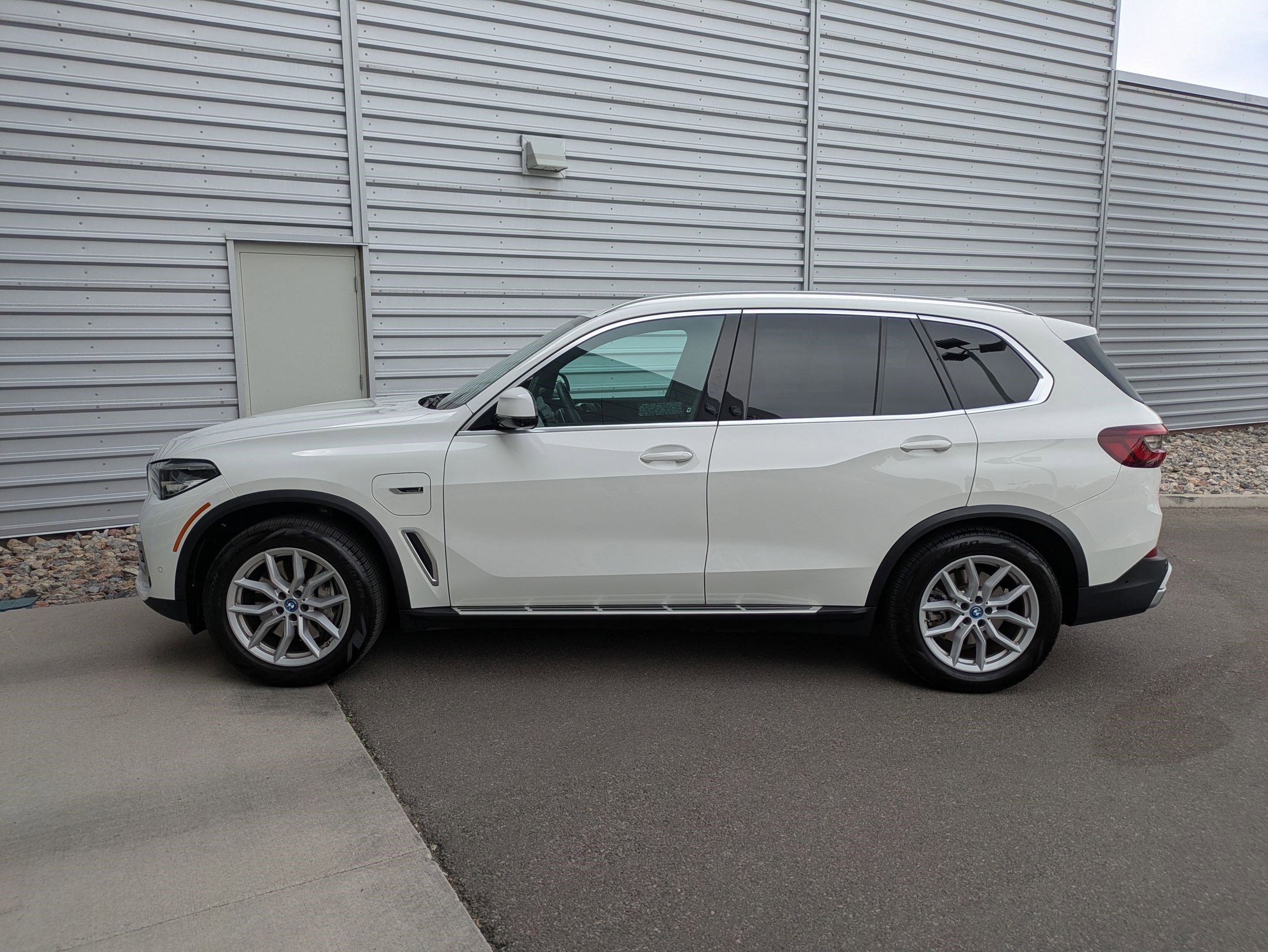 2023 Bmw X5 xDrive45e photo 2