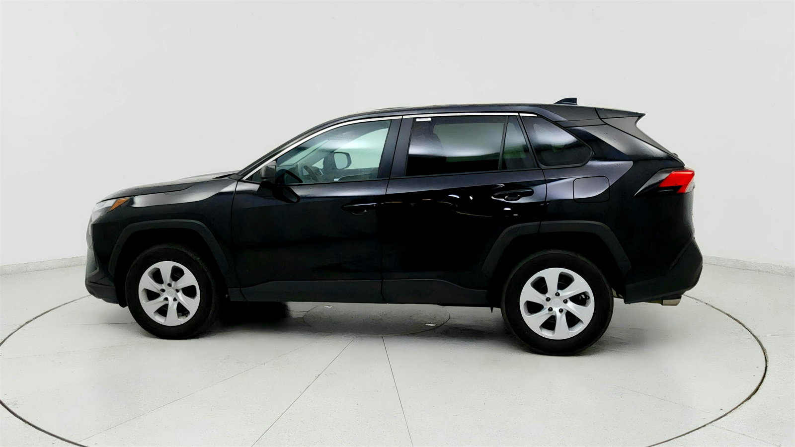 2024 Toyota RAV4 LE photo 4