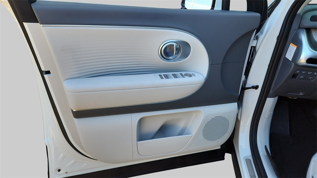 2026 Hyundai Ioniq SEL photo 31
