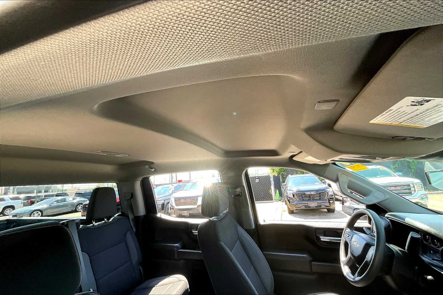 2023 Chevrolet Silverado 1500 Custom photo 12