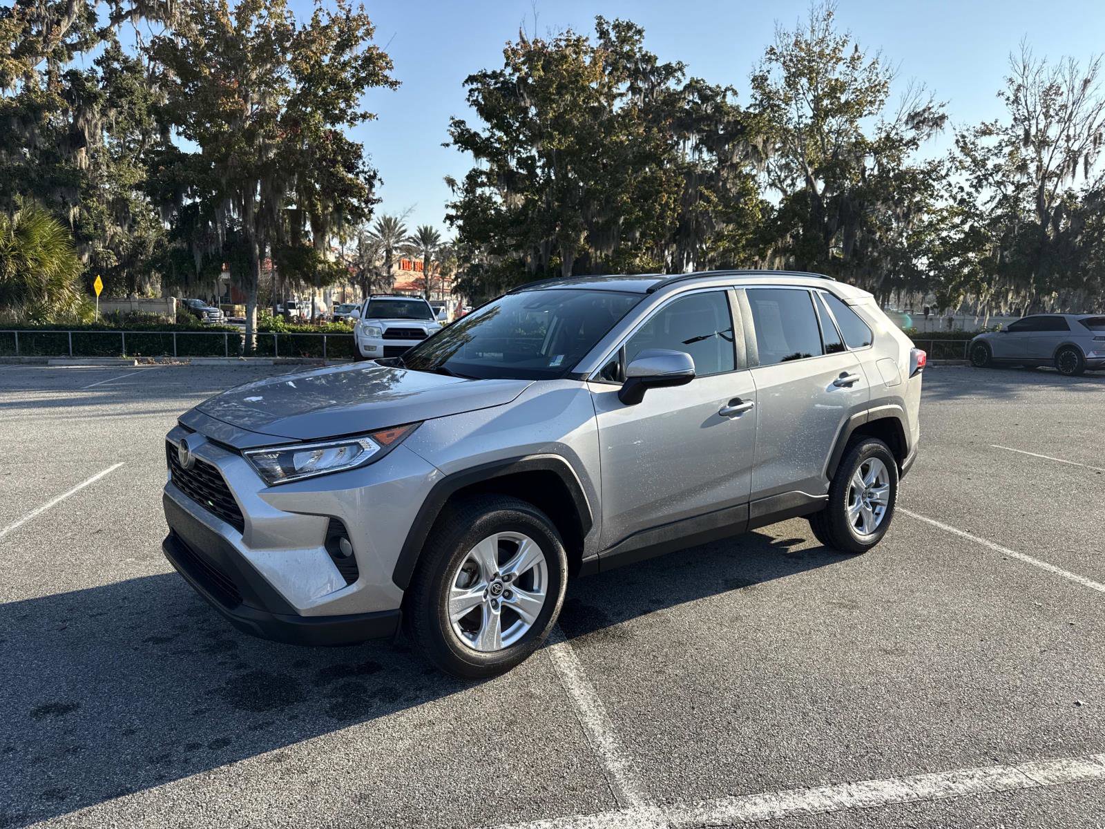 2021 Toyota RAV4 XLE photo 4