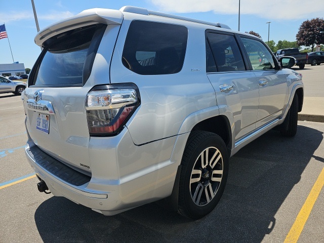 2016 Toyota 4Runner Limited photo 2