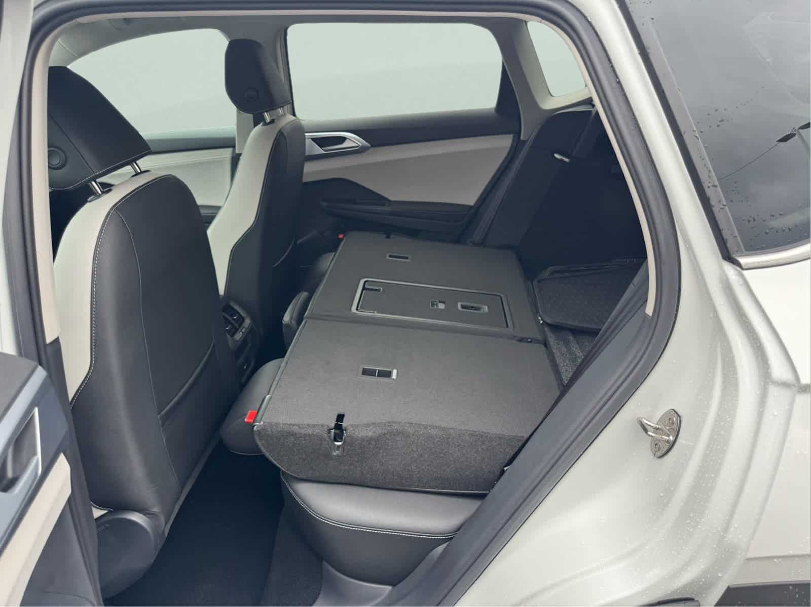 2025 Volkswagen Taos SE photo 33