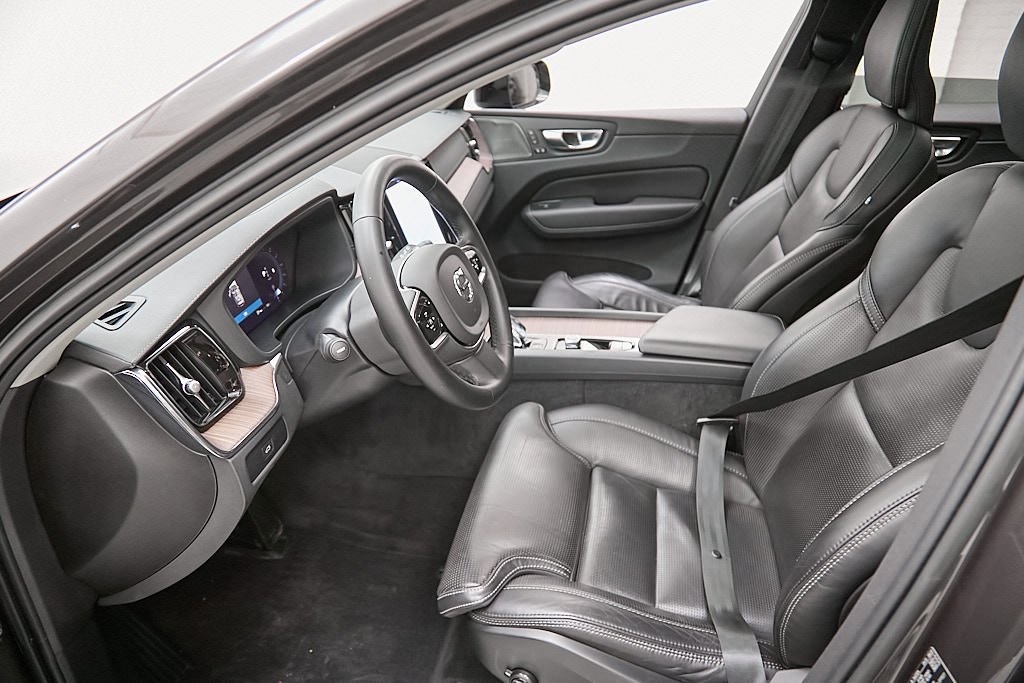 2023 VOLVO XC60 - Image 16