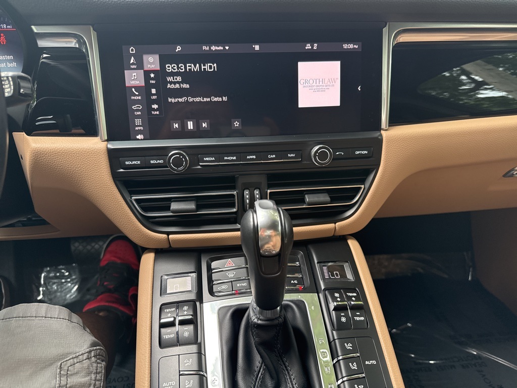 2019 Porsche Macan Base photo 20