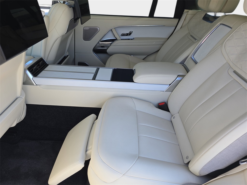 2025 Land Rover Range Rover SV photo 10