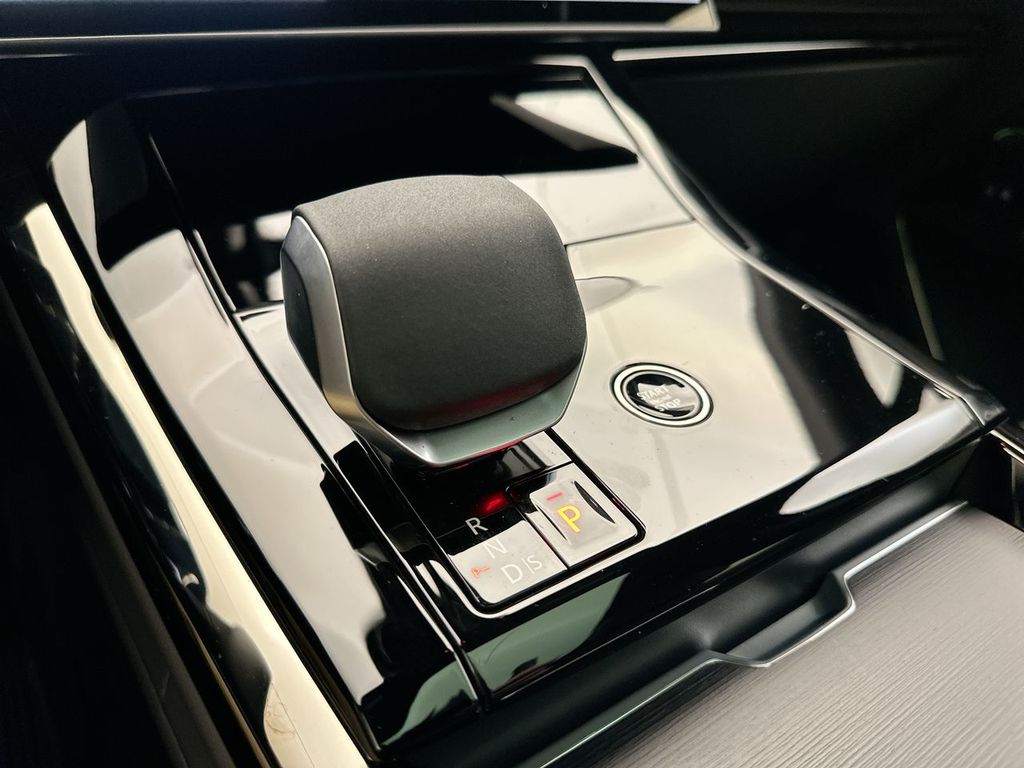 2025 Land Rover Range Rover Sport SE photo 11