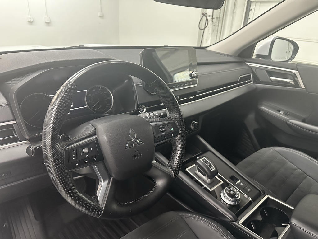 2024 Mitsubishi Outlander SE photo 12