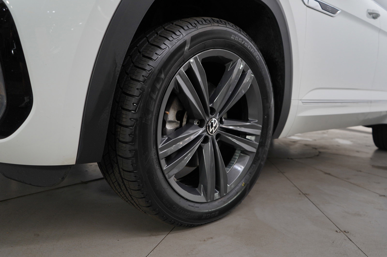 2021 Volkswagen Atlas SE Technology R-Line photo 27