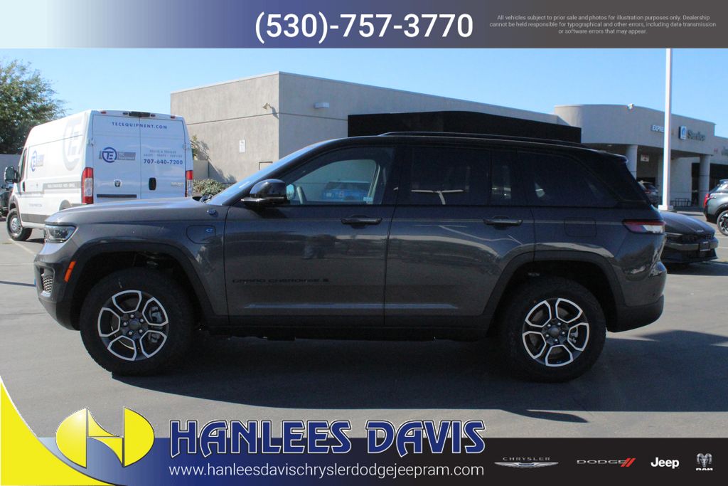 2023 Jeep Grand Cherokee Trailhawk 4xe photo 2
