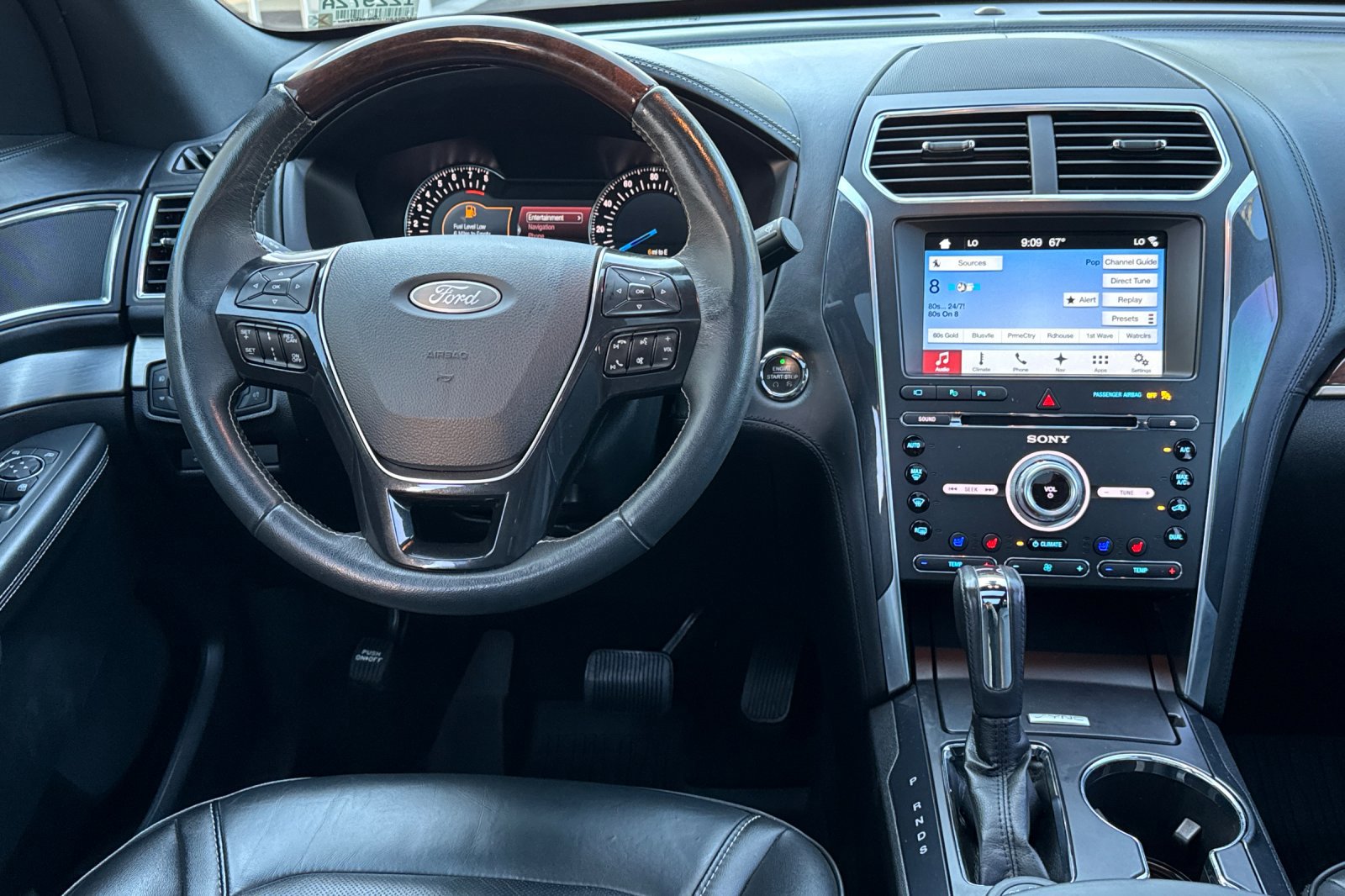 2017 Ford Explorer Platinum photo 13