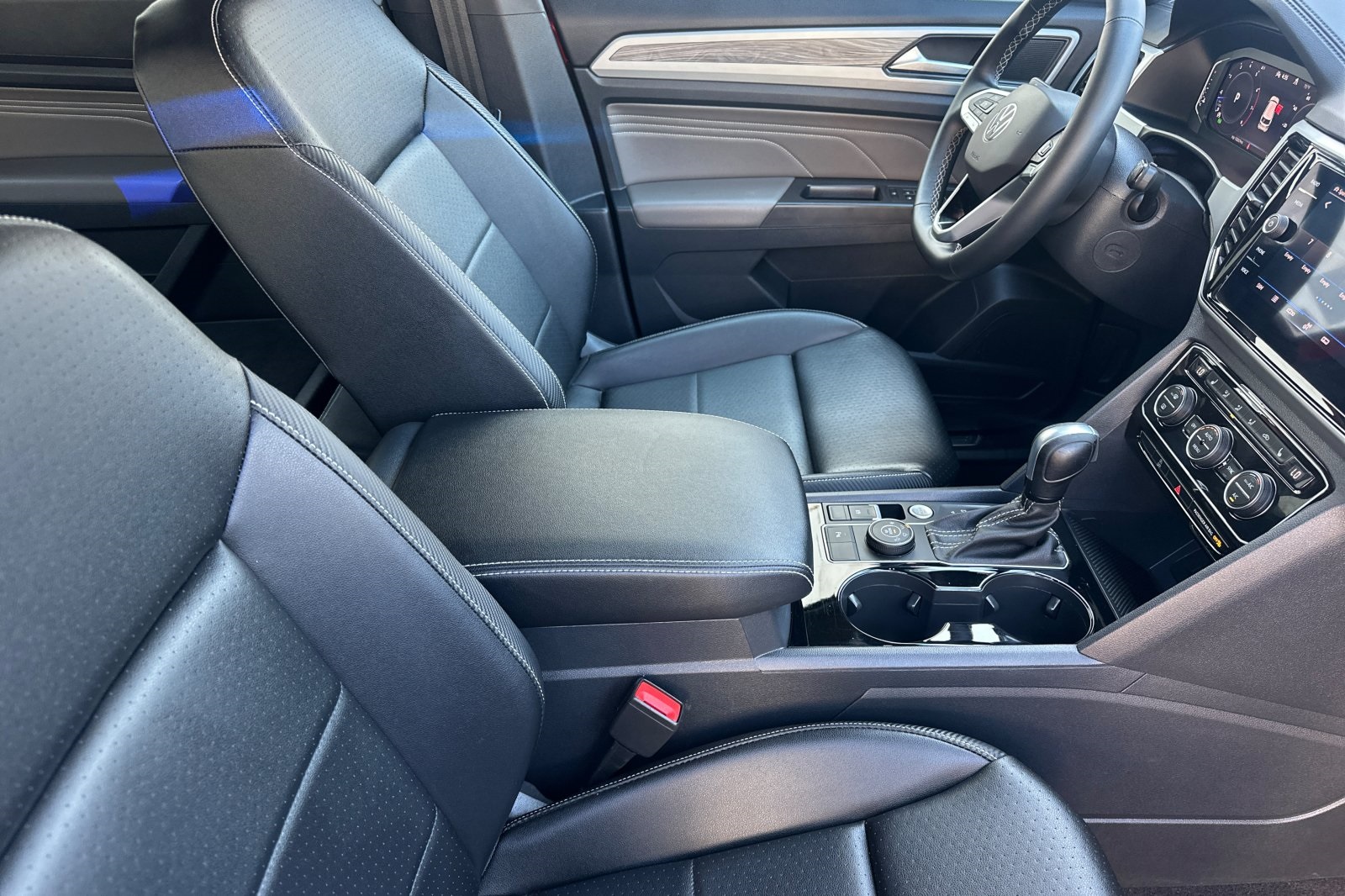 2022 Volkswagen Atlas Cross Sport V6 SE Technology photo 16