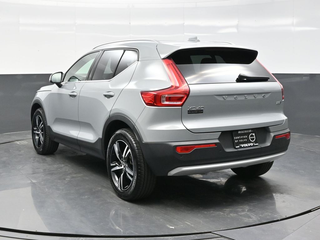 2025 Volvo XC40 Core photo 4