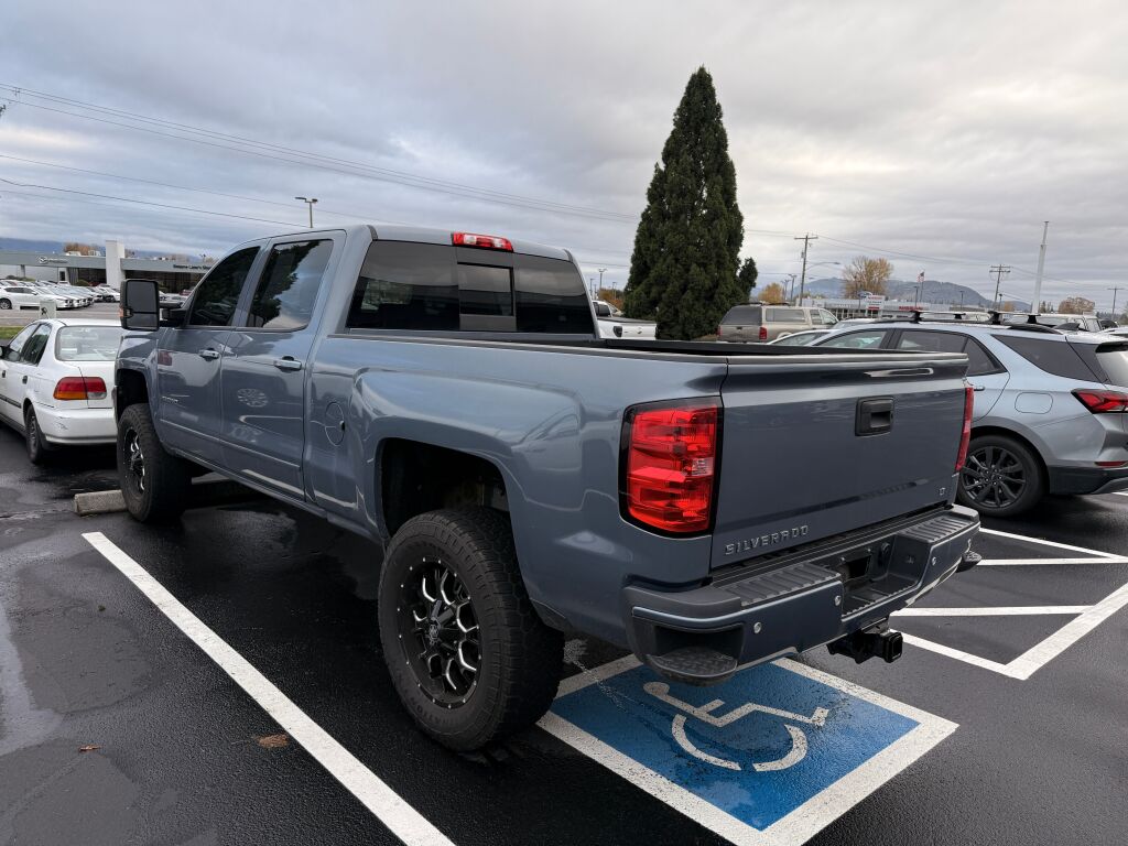 2015 Chevrolet Silverado 2500HD LT photo 3