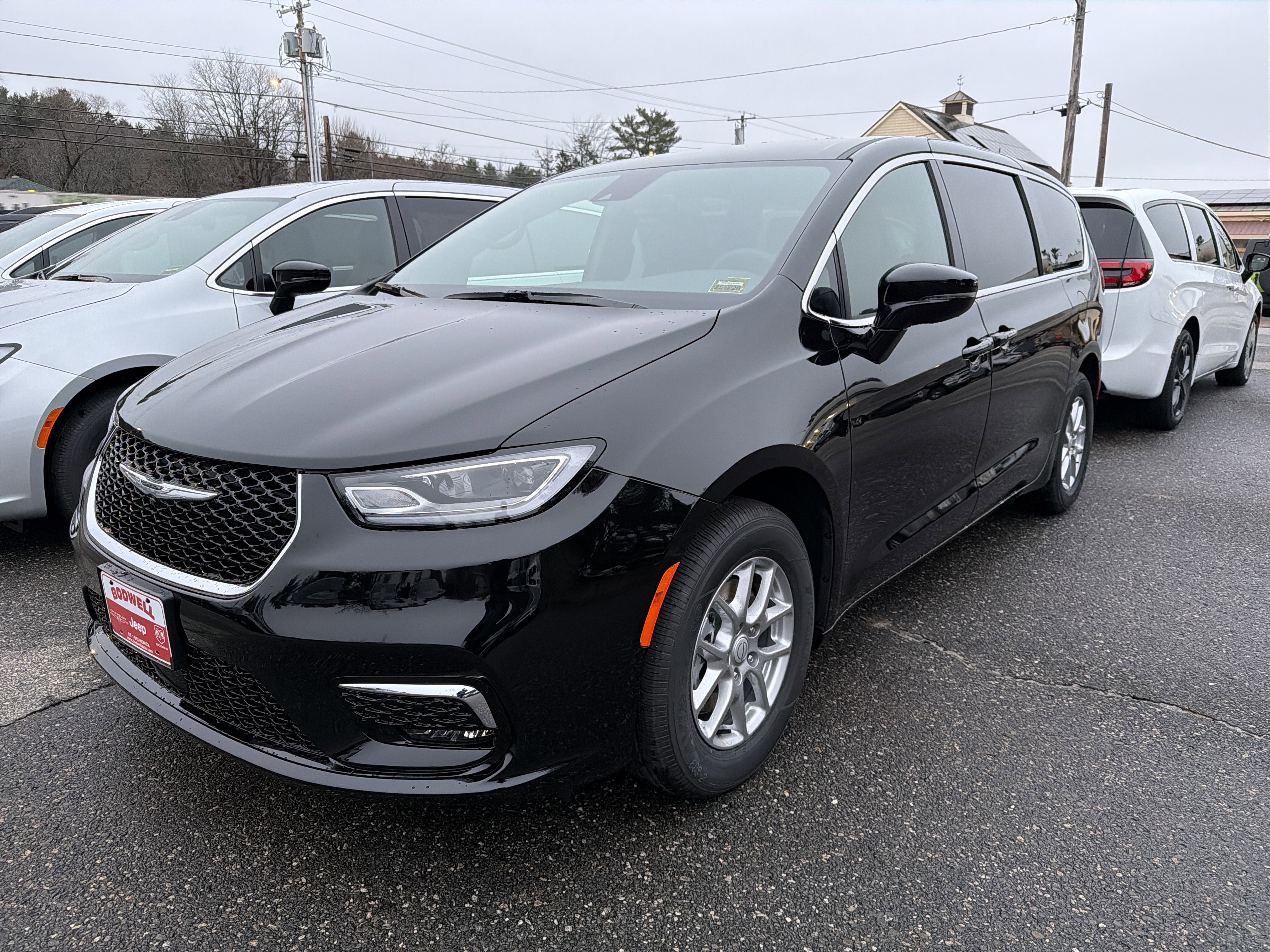 2026 Chrysler Pacifica Select's photo