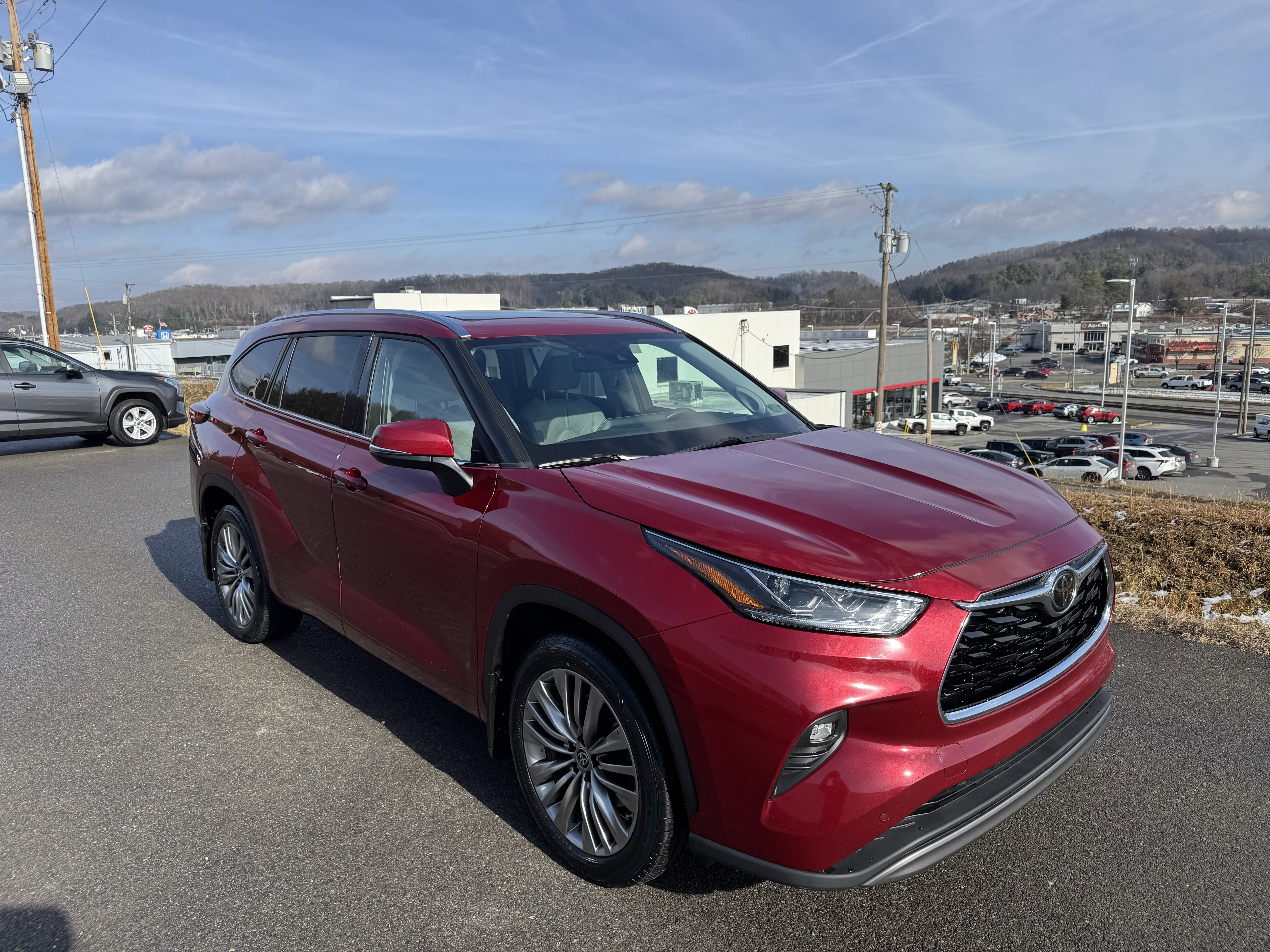 2022 Toyota Highlander Platinum's photo
