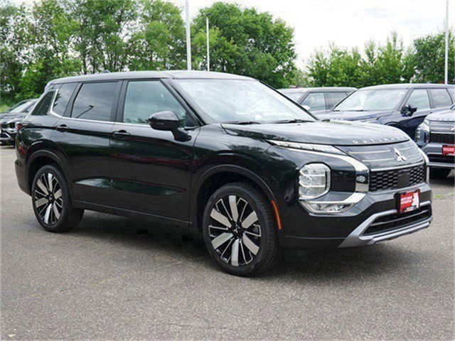 2025 Mitsubishi Outlander SE's photo