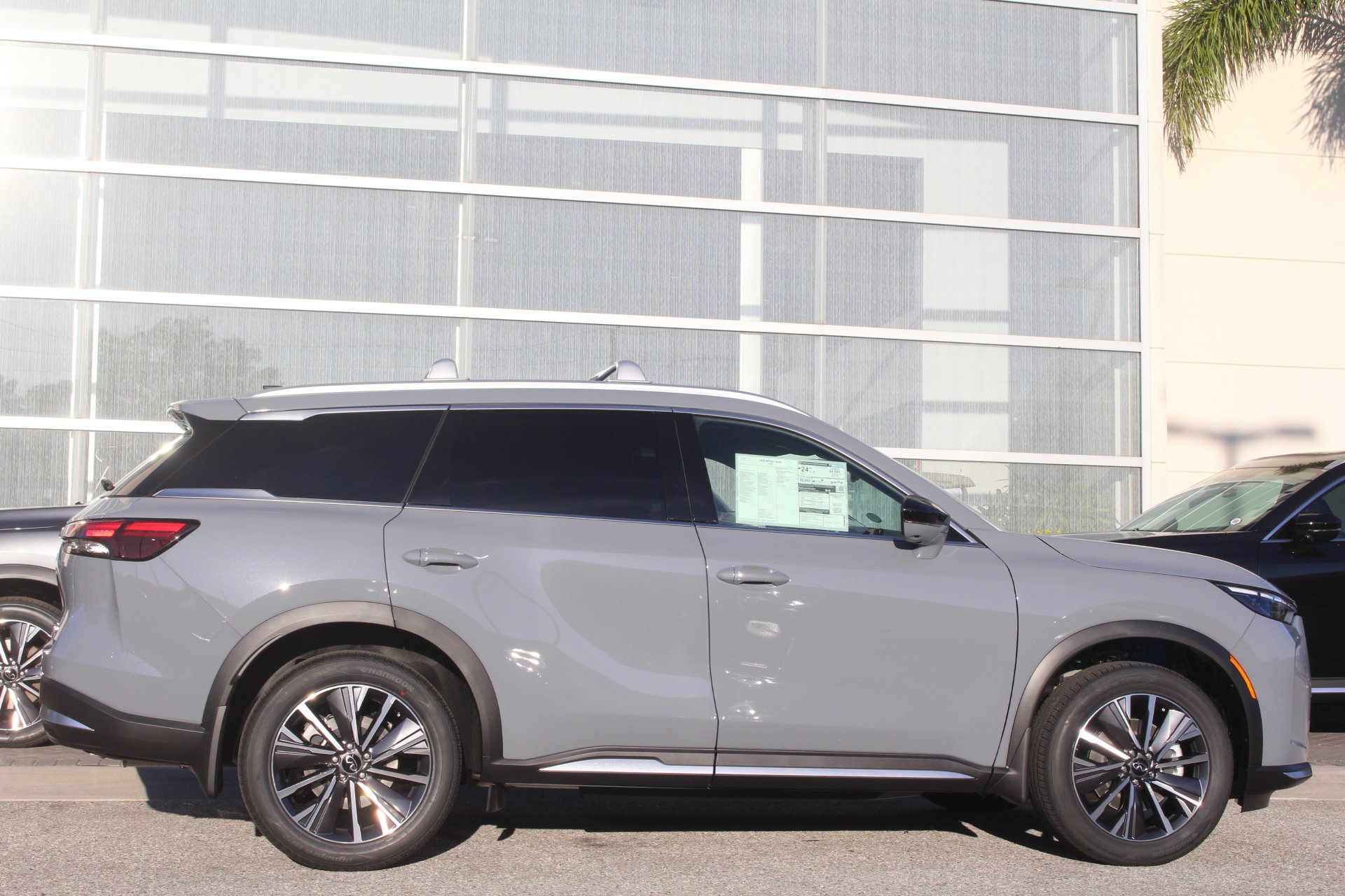 2026 Infiniti QX60 Luxe photo 2
