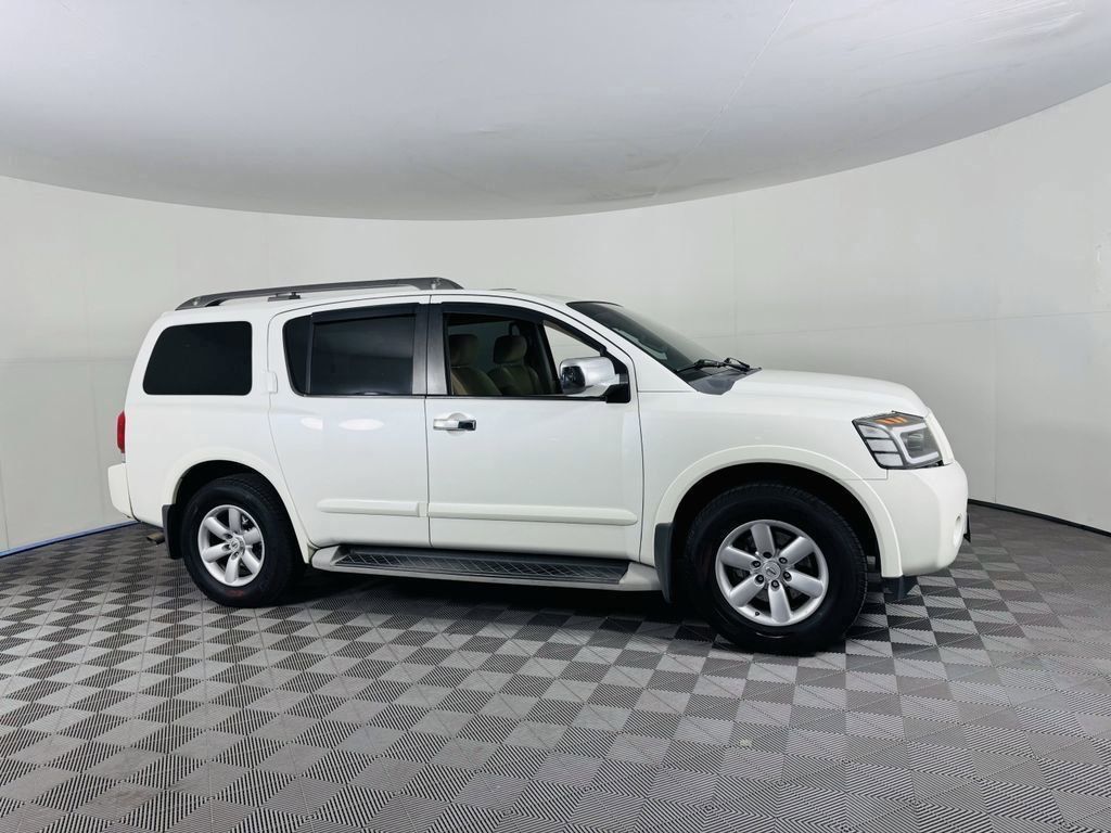 Used 2014 White Nissan SV image 2