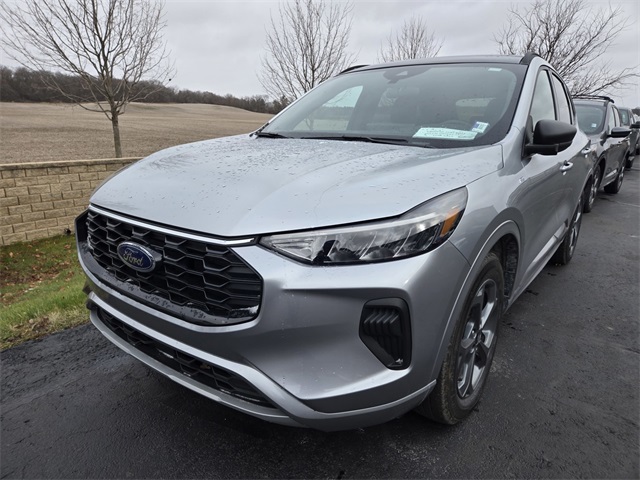 2023 Ford Escape ST-Line photo 2