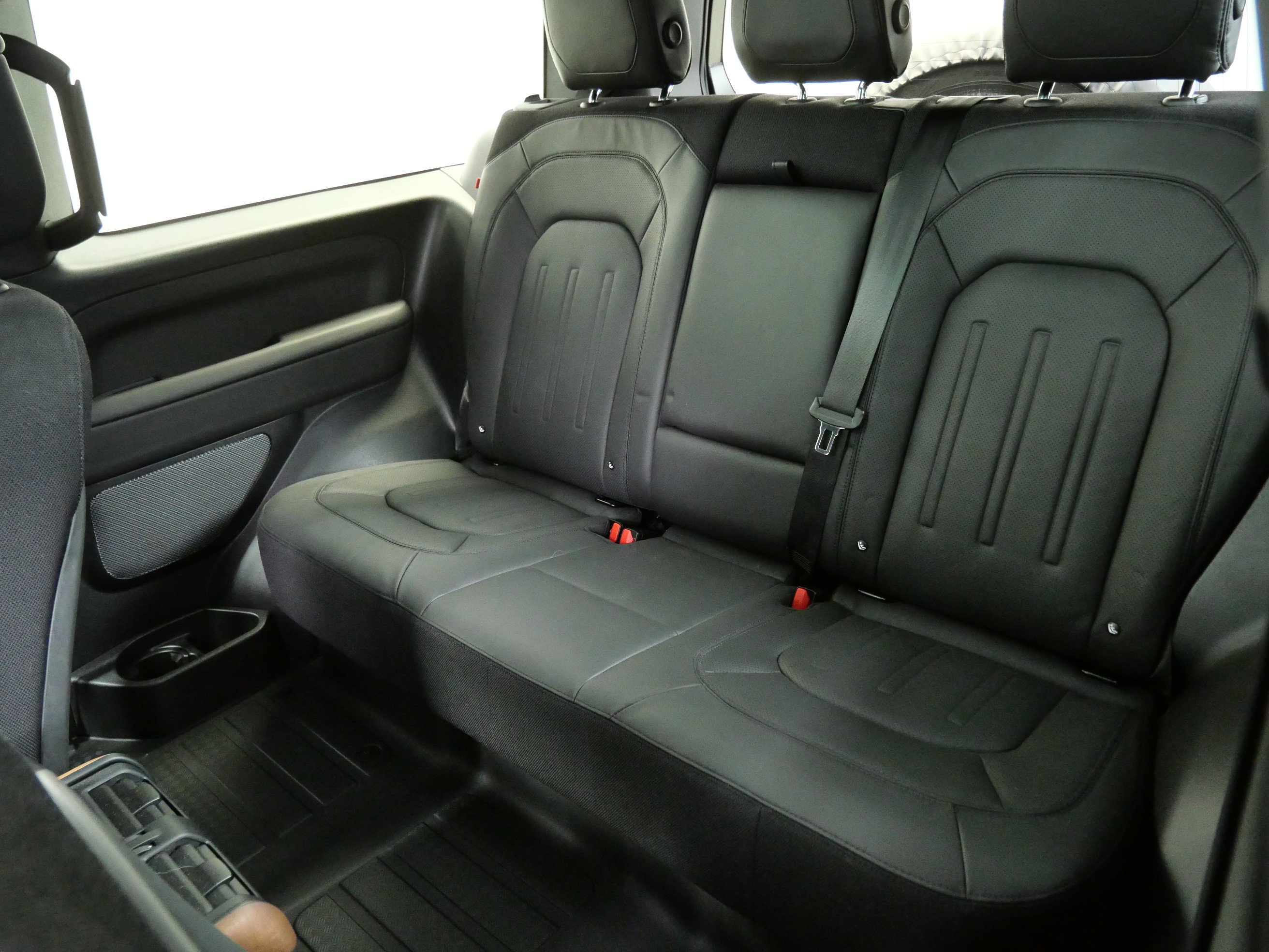 2023 Land Rover Defender 90 X photo 14