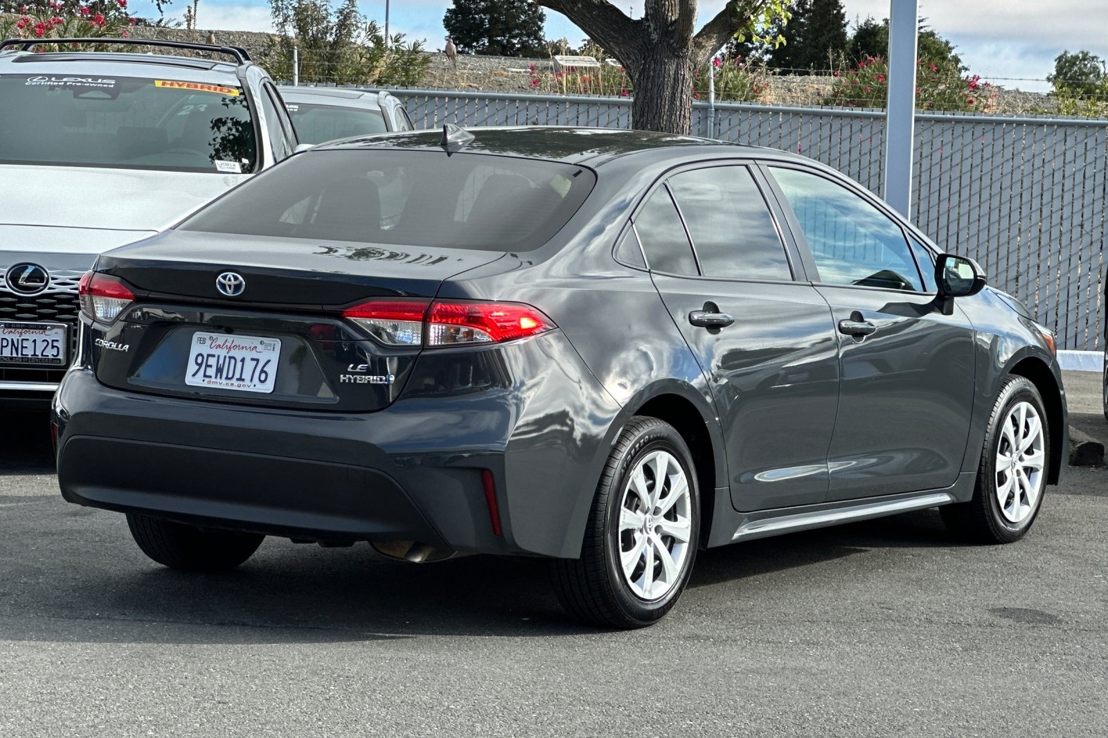 2023 Toyota Corolla Hybrid LE photo 4