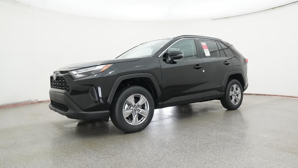 2025 Toyota RAV4 XLE photo 3