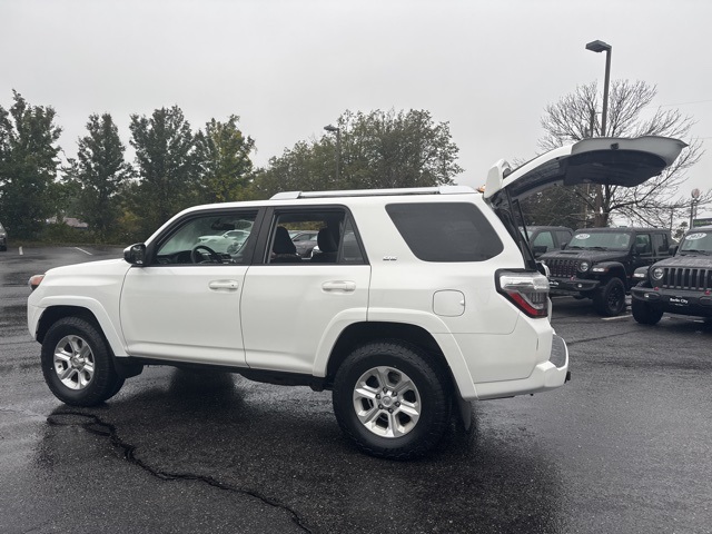 2017 Toyota 4Runner SR5 photo 9
