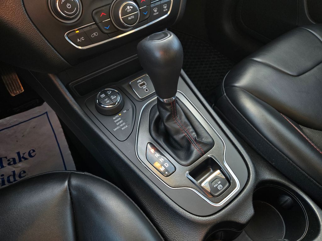2020 Jeep Cherokee Trailhawk photo 20