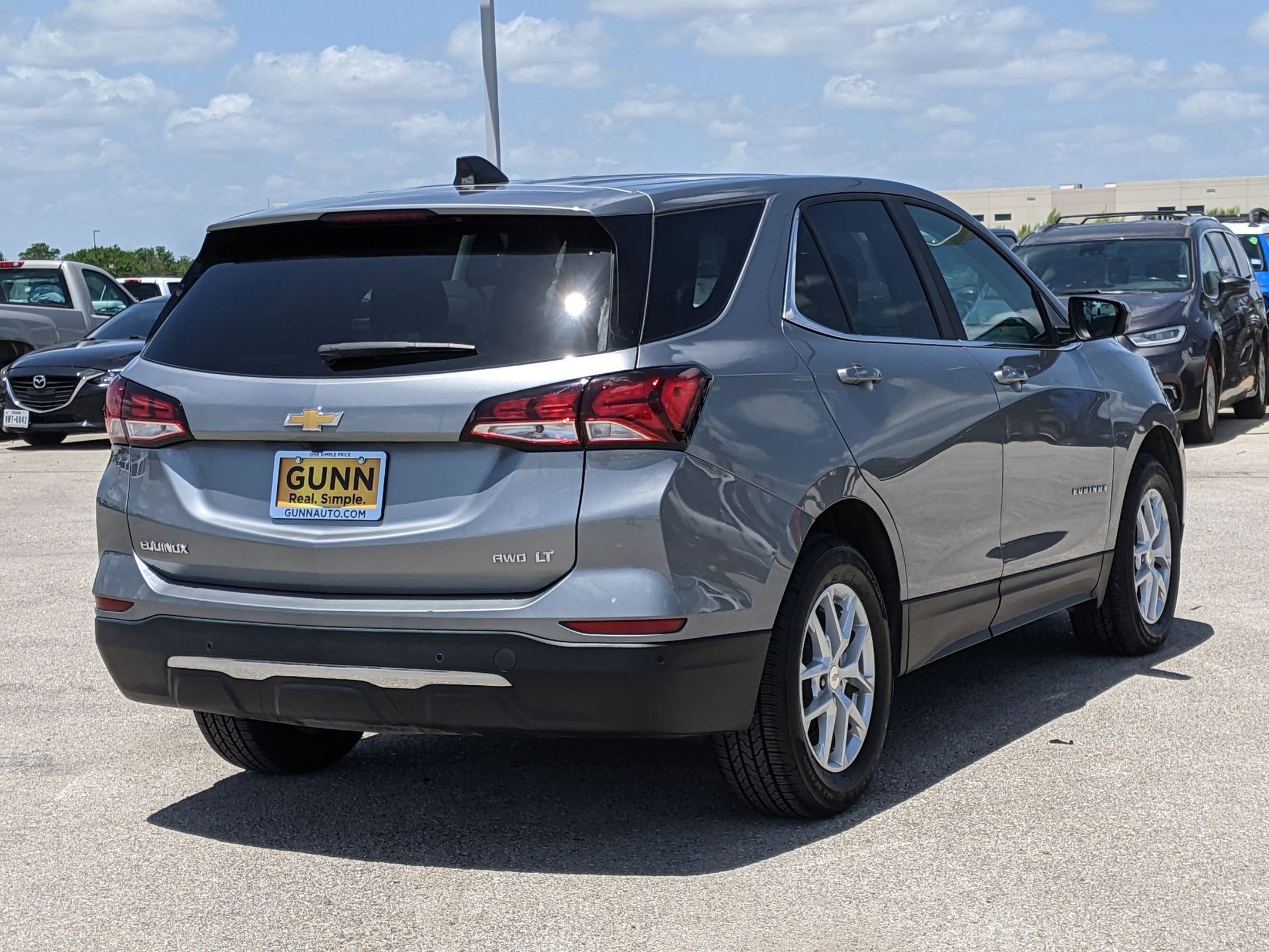 2023 Chevrolet Equinox LT photo 3
